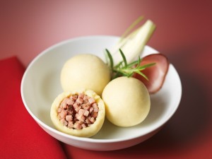 Bauernknödel (mit Selchfleischfülle)