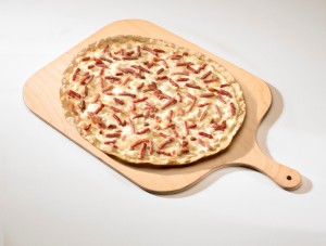 Flammkuchen mit Speck & Zwiebeln (Elsässer Art)