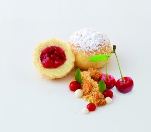 Topfenknödel mit Weichselfülle